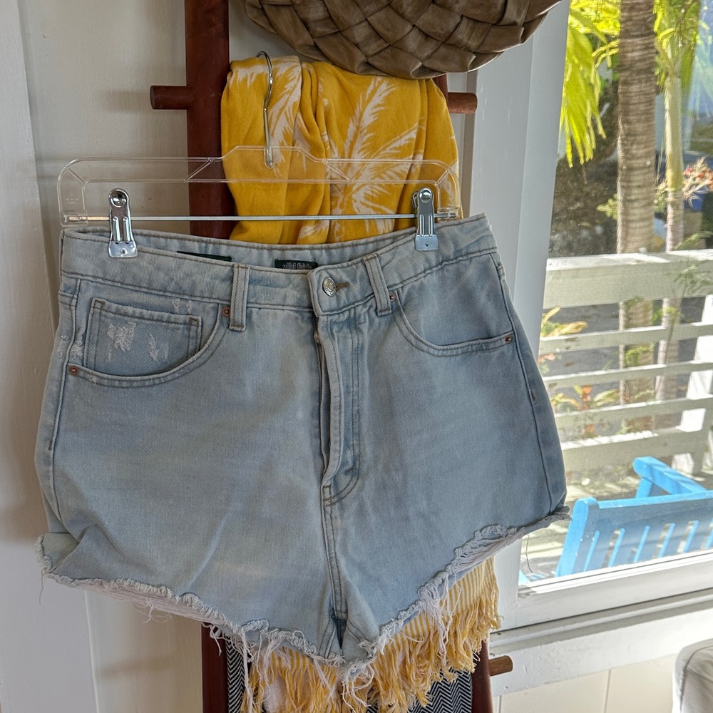 Casual Light Blue Frayed Hem Jean Shorts